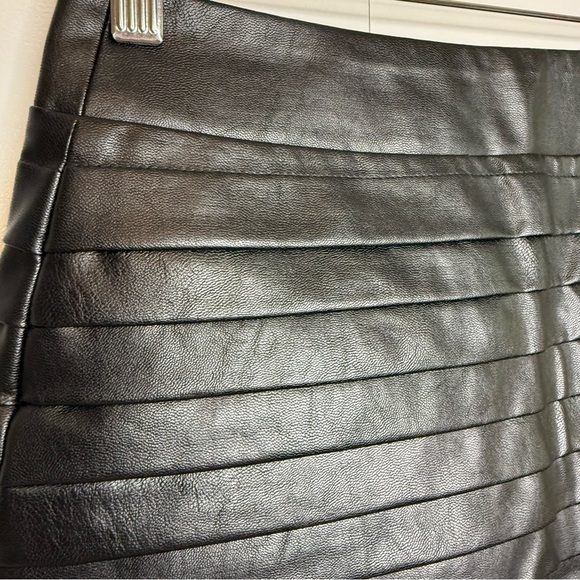 Majorelle - Chloe Black Faux Leather pleated Mini Skirt - XS - Picture 3 of 10